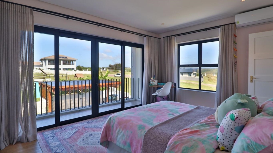 6 Bedroom Property for Sale in Whale Rock Heights Western Cape